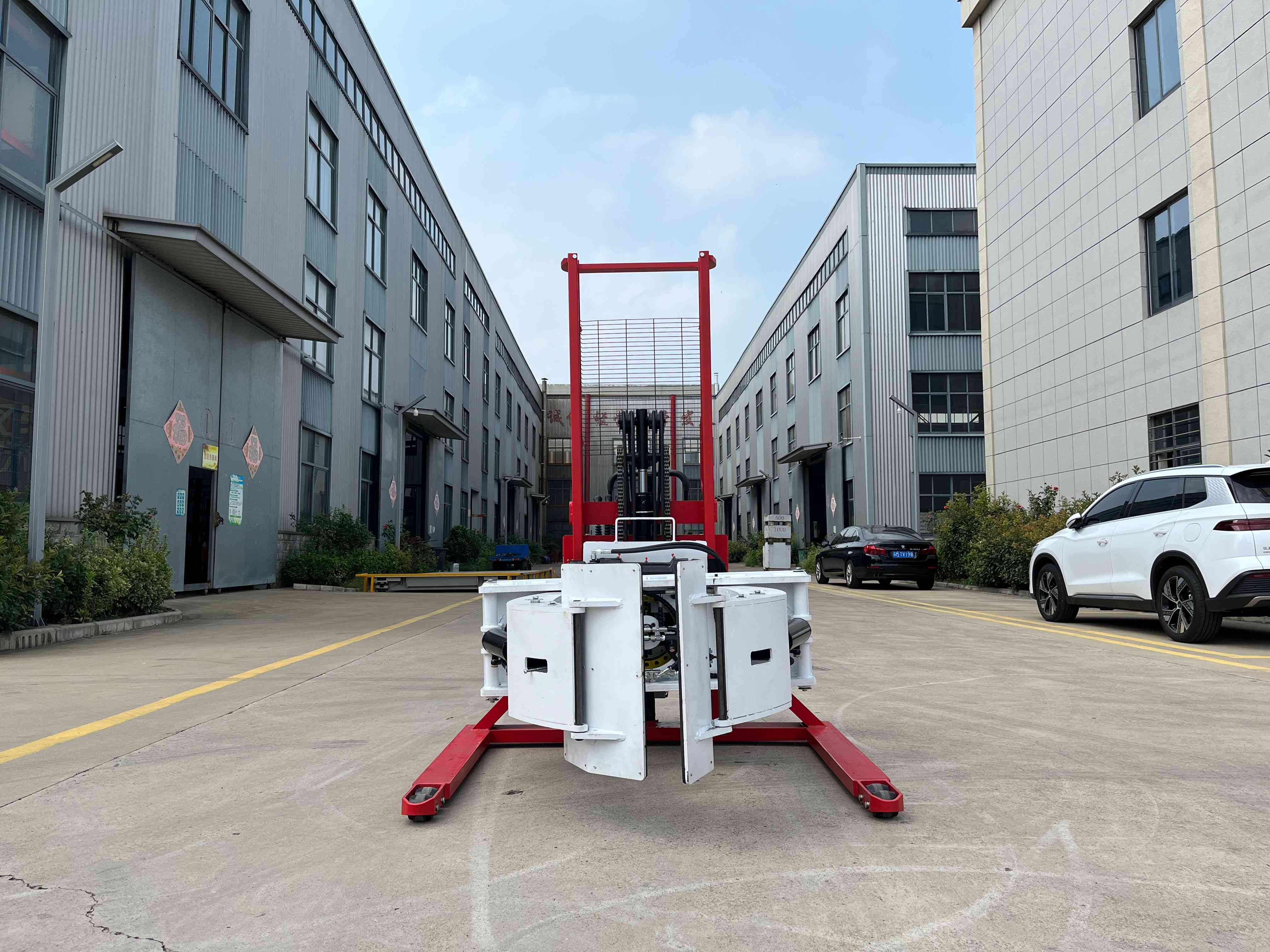 Cost Effective Semi Electric Roll Stacker Manual Push With Electric Lift For Efficient Paper Reel Handling