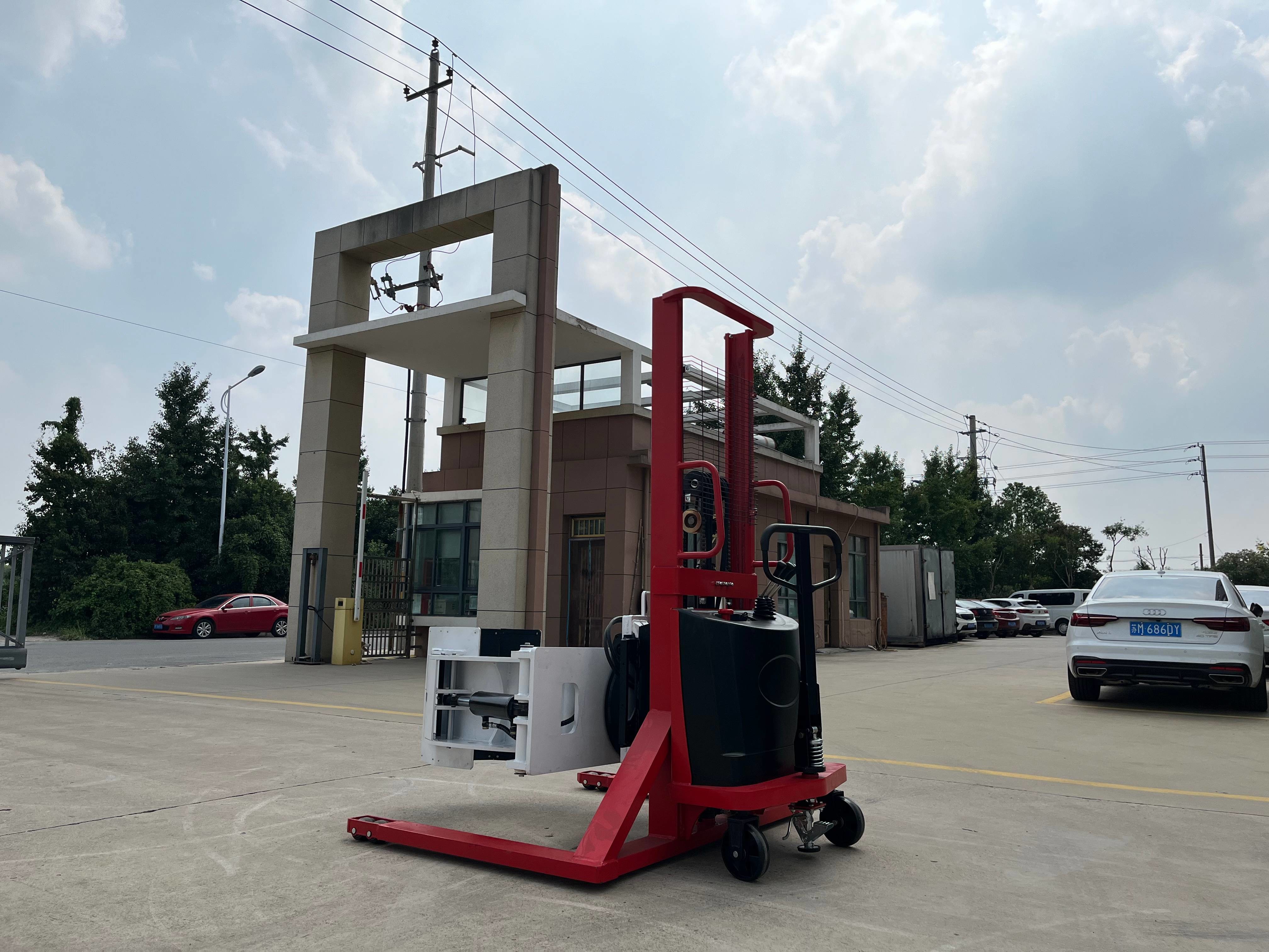 Cost Effective Semi Electric Roll Stacker Manual Push With Electric Lift For Efficient Paper Reel Handling