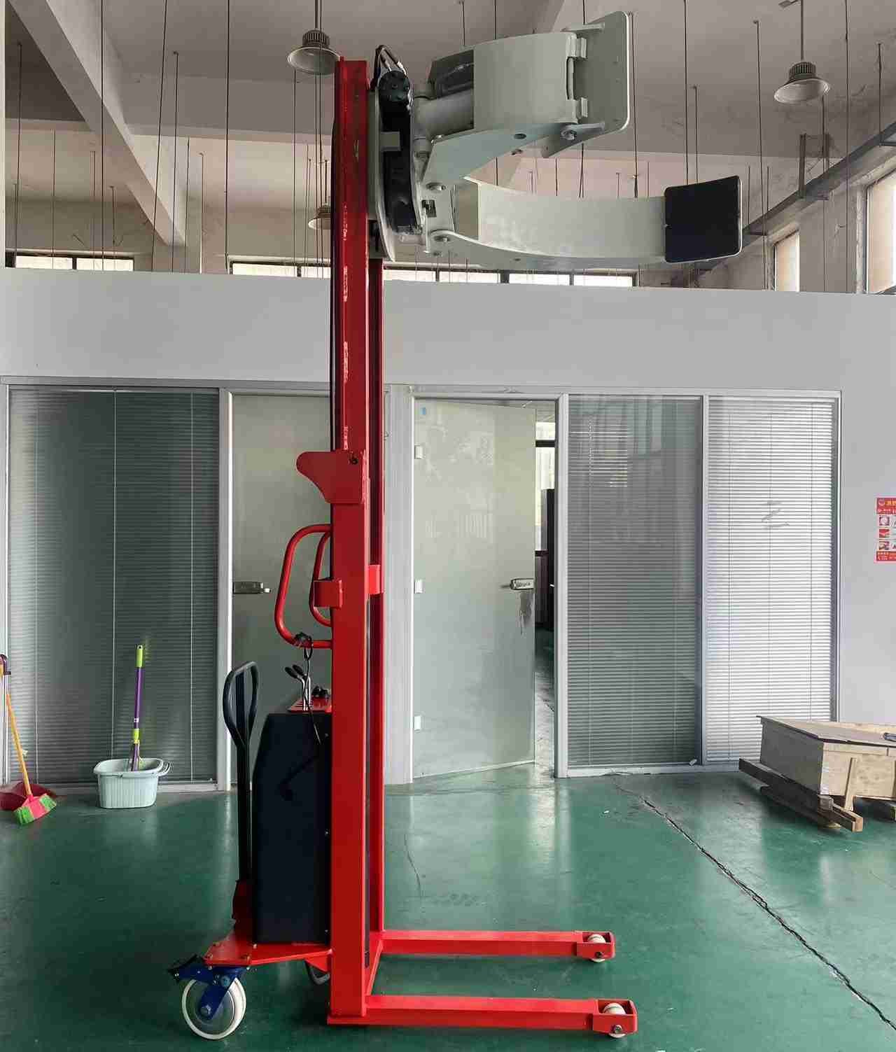 360 Degree 500kg 2000mm 2m Semi Electric Roll Stacker With Clamp And Pressure Regulator