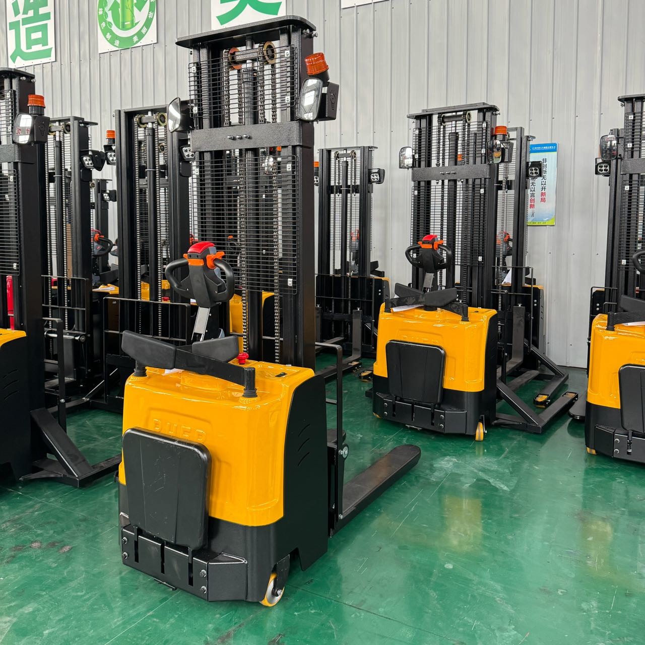 Light Weight Compact Structure Electric Stacker Reach With Low Price