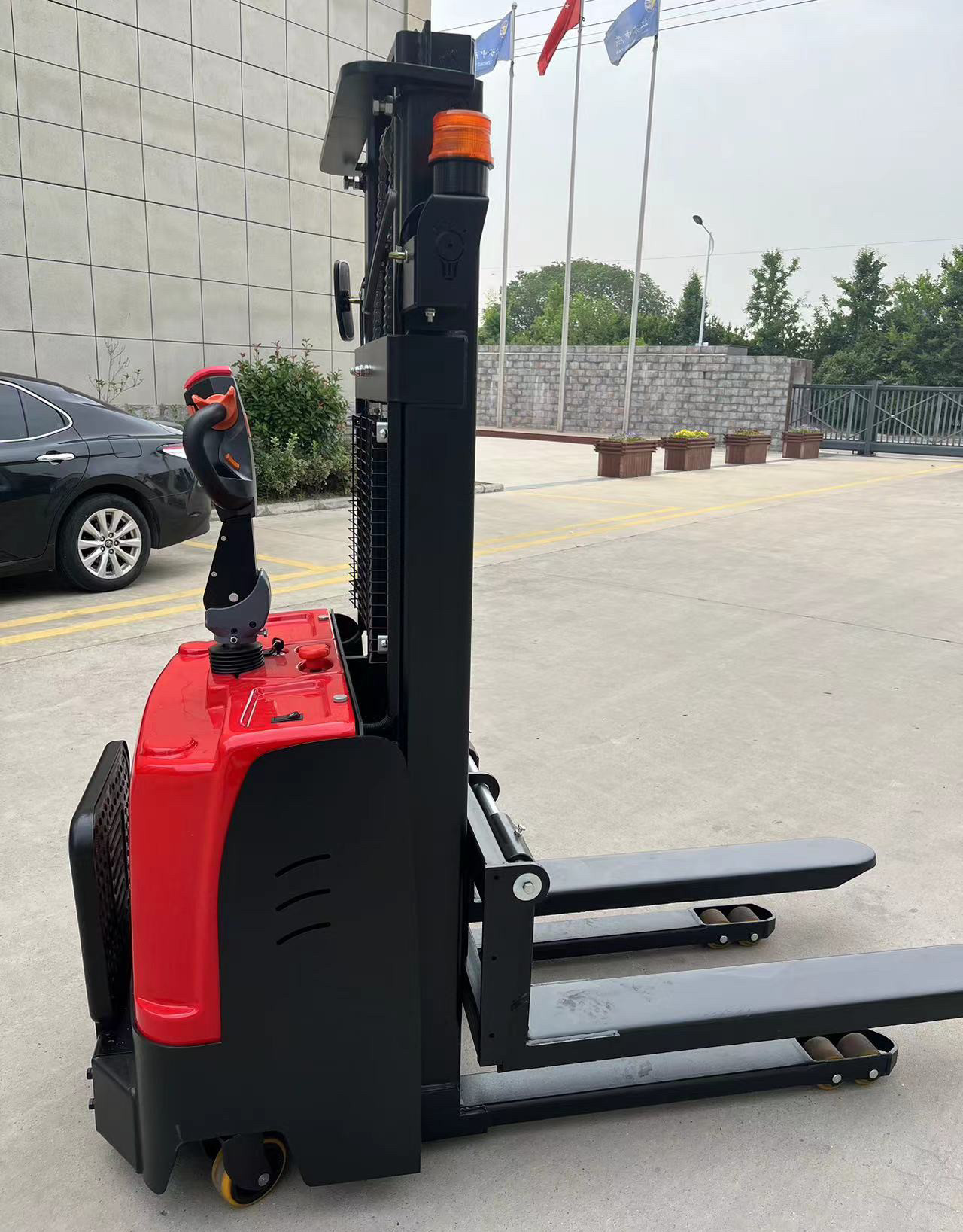 Light Weight Compact Structure Electric Stacker Reach With Low Price
