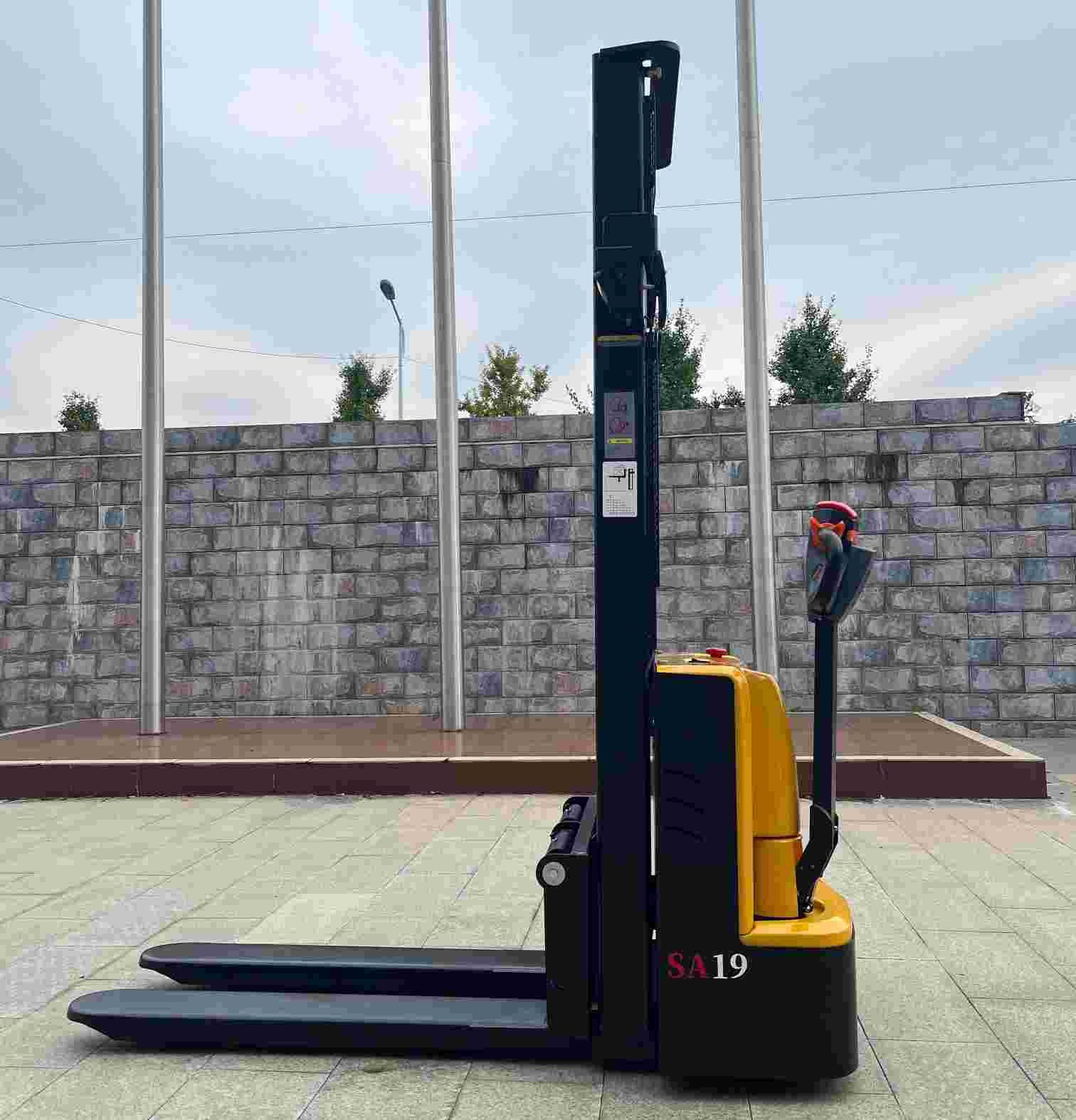 1.5t 3meters Full Electric Walkie Stacker With Reinforcing Ribs For Restocking And Organizing