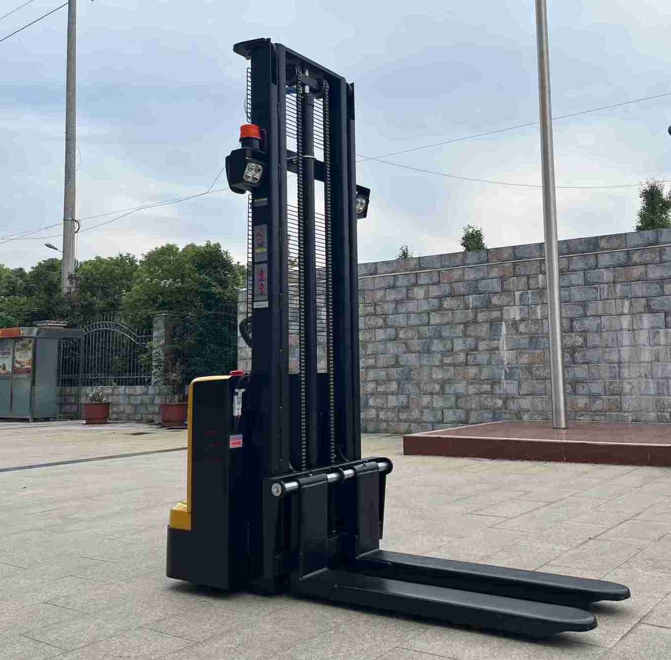 1.5t 3meters Full Electric Walkie Stacker With Reinforcing Ribs For Restocking And Organizing