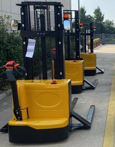 1.5ton 3meters Full Electric Walkie Stacker with Widen fixed leg and Forged fork for double-sided pallet